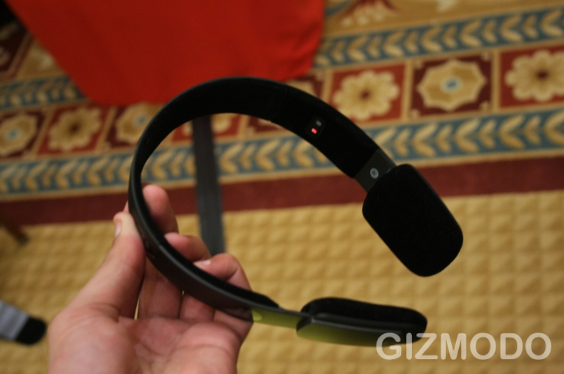 Illustration for article titled Hands On Jabra Halo Bluetooth Headset: Really, Really Slim